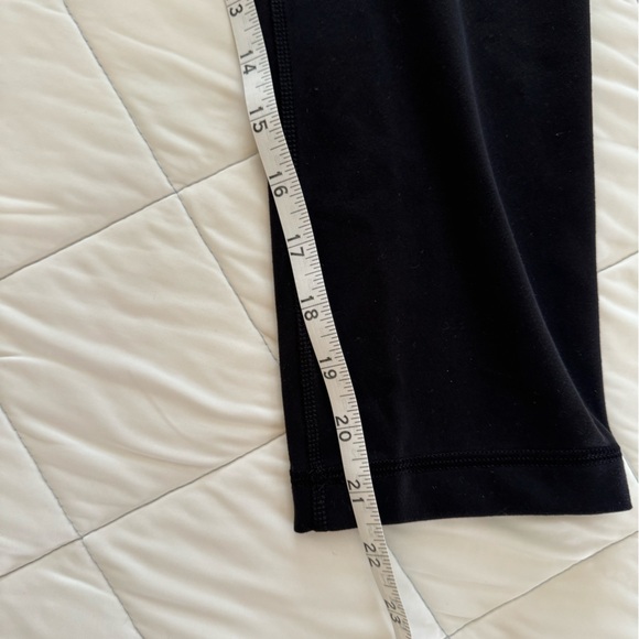 lululemon wunder under crop - size 6 black/white - Picture 4 of 7